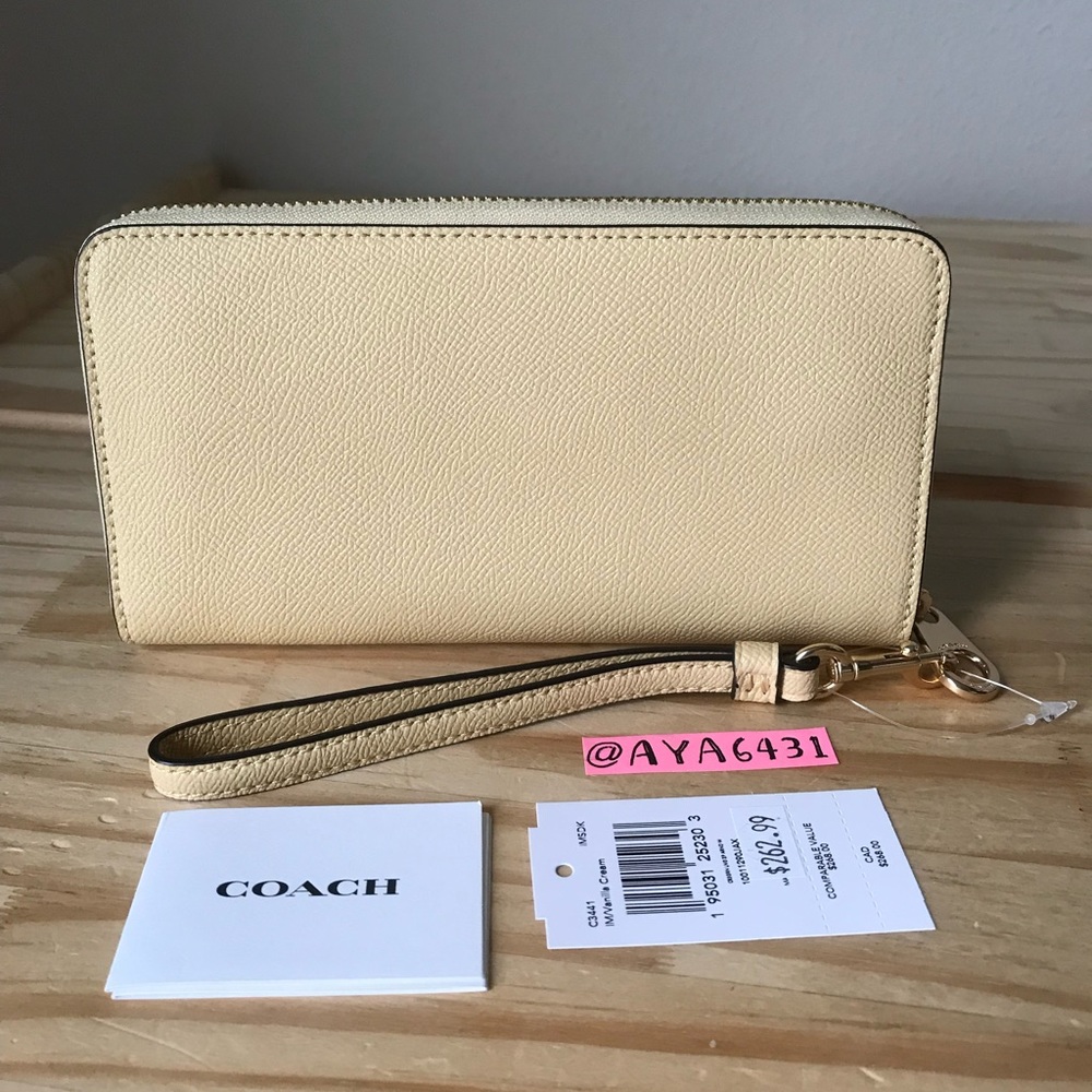 Coach wallet🎈🎈 - Picture 2 of 6